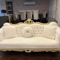 فروش یک دست مبل کلاسیک هفت نفره به همراه میز وسط