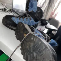 کتونی کوهنوردی اسپرت خارجی.|کیف، کفش، کمربند|اندیشه, اندیشه فاز ۳|دیوار