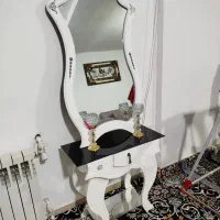 آیینه و کنسول و شمعدان