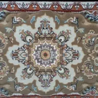 دوجفت پشتی کرم رنگ گل برجسته