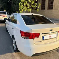 کیا سراتو مدل ۹۷ اپشنال کارمندی بدون نقطه
