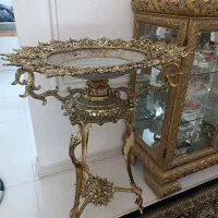 میوه خوری کنار سالنی