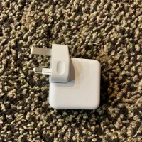 شارژی۳۵وات اصلی اپل به همراه کارتنش