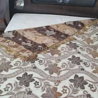 تختخواب دونفره وتشک تخت ومیزچرخ خیاطی