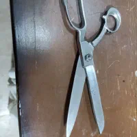 یک قیچی دستی به فروش می رسد