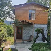 کلبه چوبی توسکا|اجارهٔ کوتاه‌مدت ویلا و باغ|شیرگاه, |دیوار