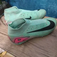 کفش چمن فوتبالی حرفه ای