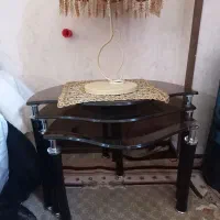 میز وسط سالن و ۳ عدد عسلی شیشه ای تمییز