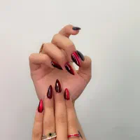 خدمات تخصصی ناخن کاشت۴۰۰ ترمیم ۳۰۰