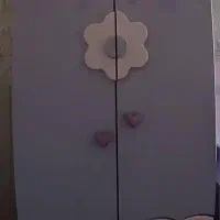 تخت و کمد و میز تحریر و اینه و میز ارایش سالم