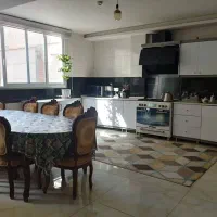 آپارتمان ۱۱۶ متری  خ برازنده حیاط اختصاصی