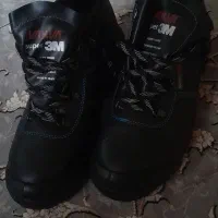 دو جفت کفش‌ایمنی . یک‌حفت ساق بلند یک‌جفت‌کوتاه|کیف، کفش، کمربند|کرج, گلدشت|دیوار
