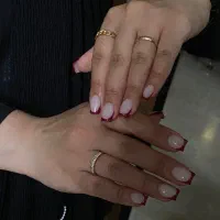 خدمات ناخن و کاشت مژه