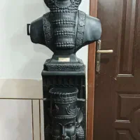 مجسمه . تندیس