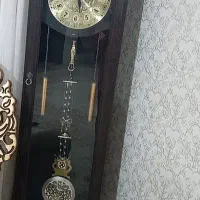 آینه و کنسول و ساعت ایستاده