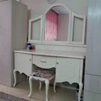 میز تحریر یا میز توالت