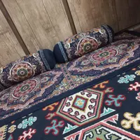 شاه نشین ودوبالشت گرد سرمه ای