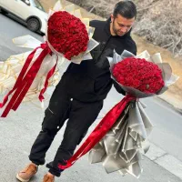 دسته گل رز هلندی کاغذ پیچی روز زن روز مادر