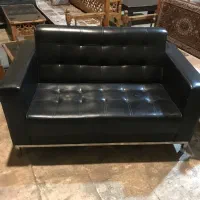 مبل مشکی۳ نفره در حد نو