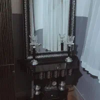 آئینه و شمعدون و کنسول و ساعت