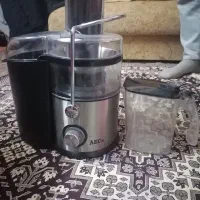 آبمیوه گیری نونو در حد کلا ۲ ۳ بار استفاده شده