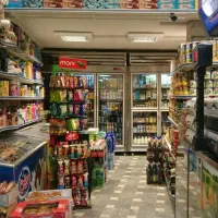 فروشنده خانم تک شیفت
