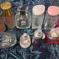 تعدادی شیشه های عطر سالم