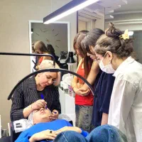 آموزش اکستنشن مژه در آکادمی معتبرفنی حرفه ای
