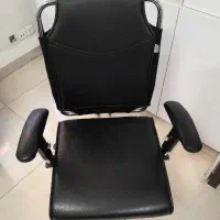 صندلی اداری در حد نو