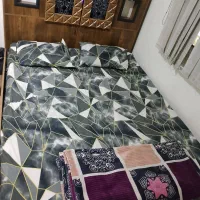 تخت خواب دو نفره باتاج فرش هندسی. کنسول