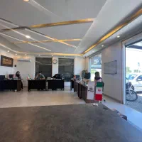 مشاور خانم جهت پاسخگویی به تلفن