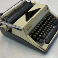 ماشین تایپ آنتیک عتیقه کاملا سالم|کلکسیون اشیاء عتیقه|صباشهر, |دیوار