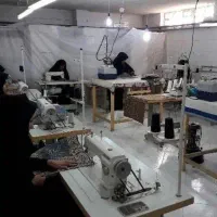 استخدام بانوان در کارگاه خیاطی