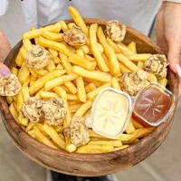 فروشنده فست فود(خانم)