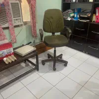 یک عدد صندلی چرخدار کارکرده