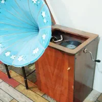 گرامافون هندلی قدیمی سالم و بکر