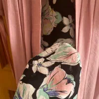 تعدادی لباس زنانه|لباس|اصفهان, رکن الدوله شرقی|دیوار