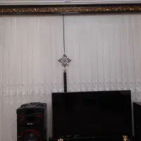 پرده با زیری با چوب پرده با کتیبه با مدال