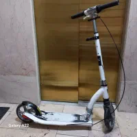 اسکوتر سفید مشکی