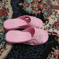 کفش|کیف، کفش، کمربند|خاش, |دیوار