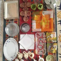 تعدادی ظروف فروشی