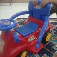 ماشین شارژی قدیمی باطری ندارد.ولی سالم هست