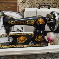 یک عدد چرخ خیاطی موجود است