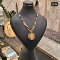 مدال ورساچه با زنجیربدون اجرت ومالیات فقط با ۶درصد|جواهرات|رشت, فلسطین|دیوار