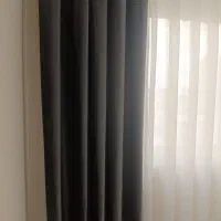 پرده با چوب پرده و پایه و بست