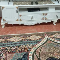 بوفه و آینه کنسول  گل گلدان زیر تلویزیونی