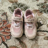 تعدادی لباس و کفش