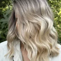 رنگ و لایت فیبروز کوتاهی اصلاح|خدمات آرایشگری و زیبایی|شیراز, شاهچراغ|دیوار