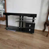 میز تلویزیون شیشه ای، بسیار تمیز