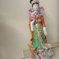 مجسمه چینی پر گل در حد نو